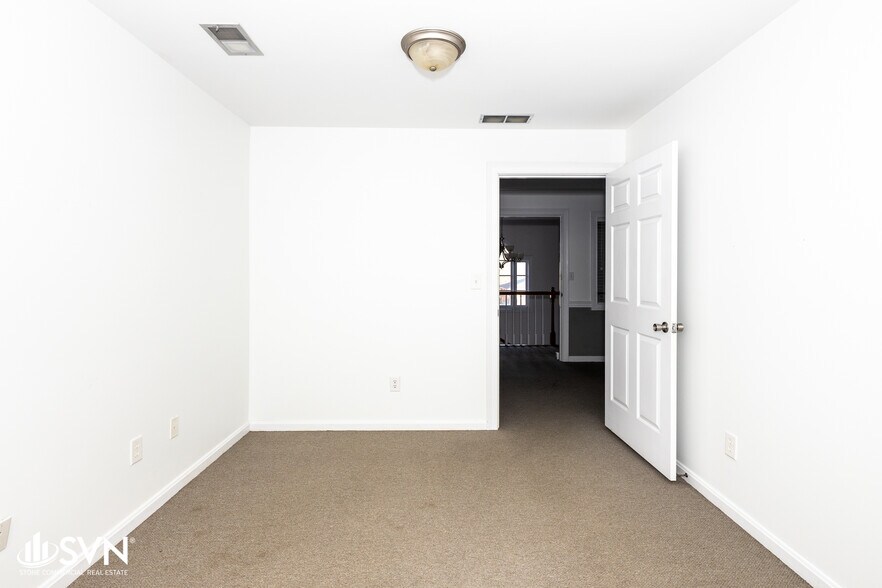 More Photos Of 3493 Lansdowne Dr, Lexington Office For Lease