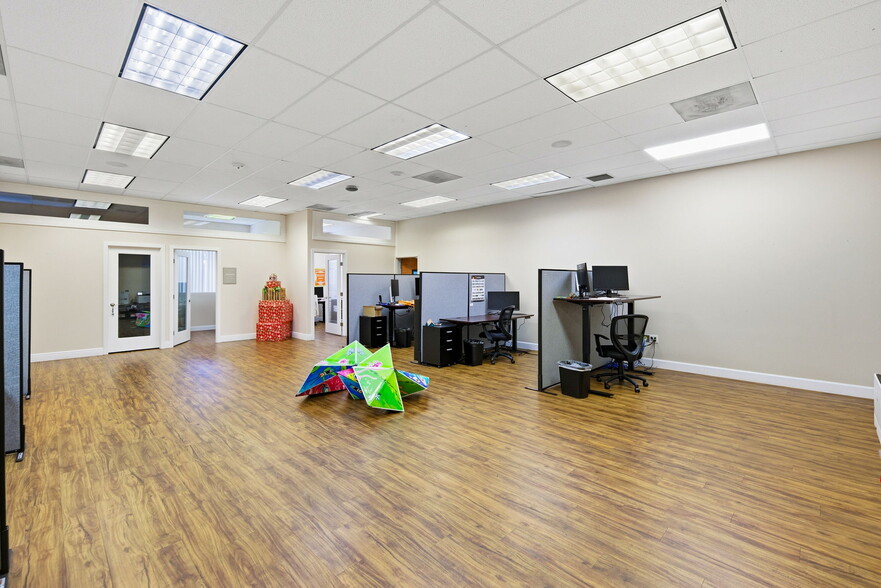 More Photos Of 74 SW 12th Ave, Dania Warehouse For Lease