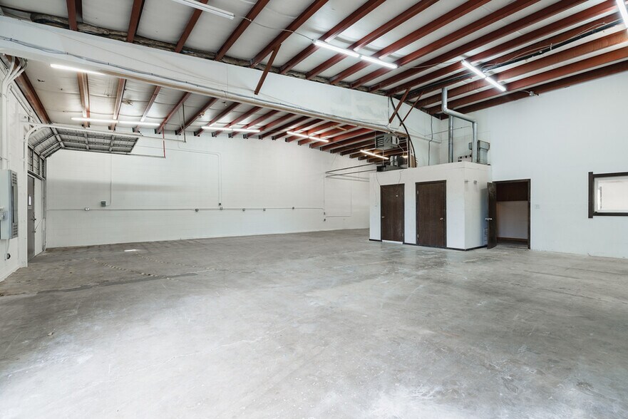 More Photos Of 418 E 3rd St, Loveland Light Manufacturing For Sale