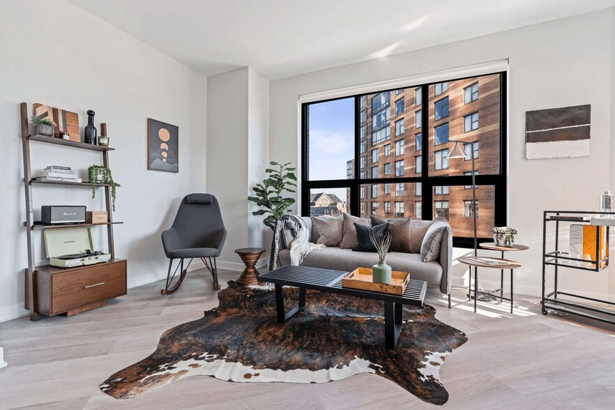 More Photos Of 730 N Milwaukee Ave, Chicago Apartments For Lease