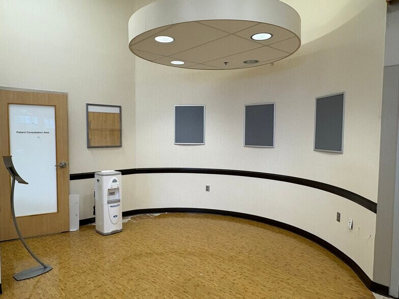 More Photos Of 1000 N Williams St, Paulding Drugstore For Sale