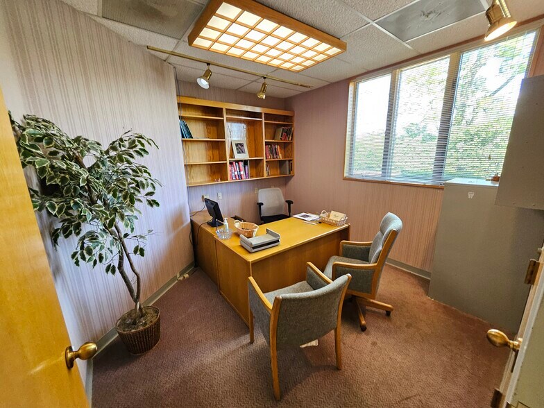 More Photos Of 1815 Schadt Ave, Whitehall Medical For Lease