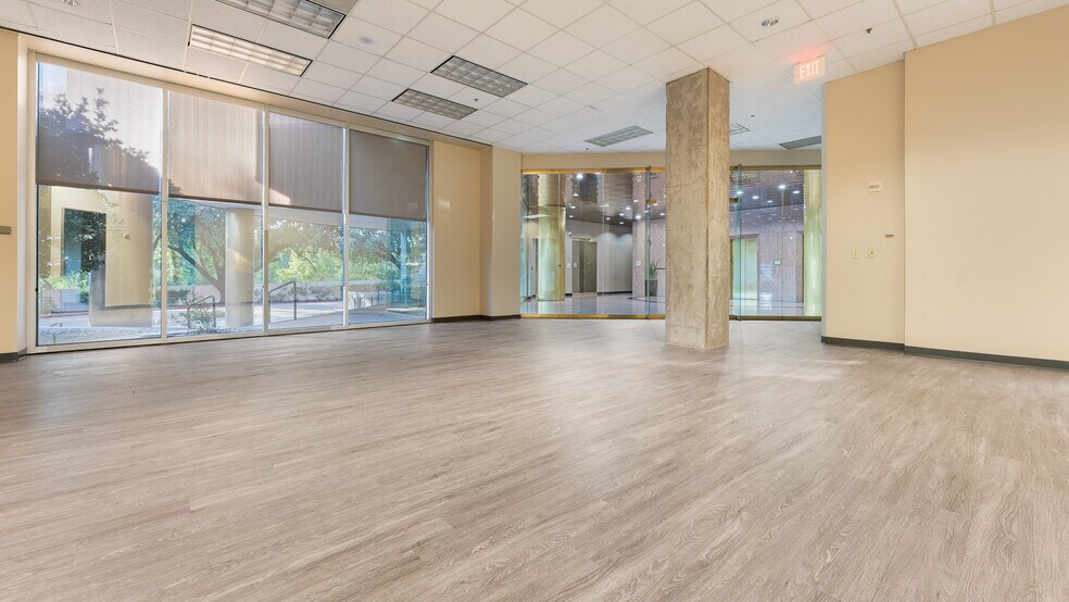 More Photos Of 9101 Lyndon B Johnson Fwy, Dallas Office For Lease