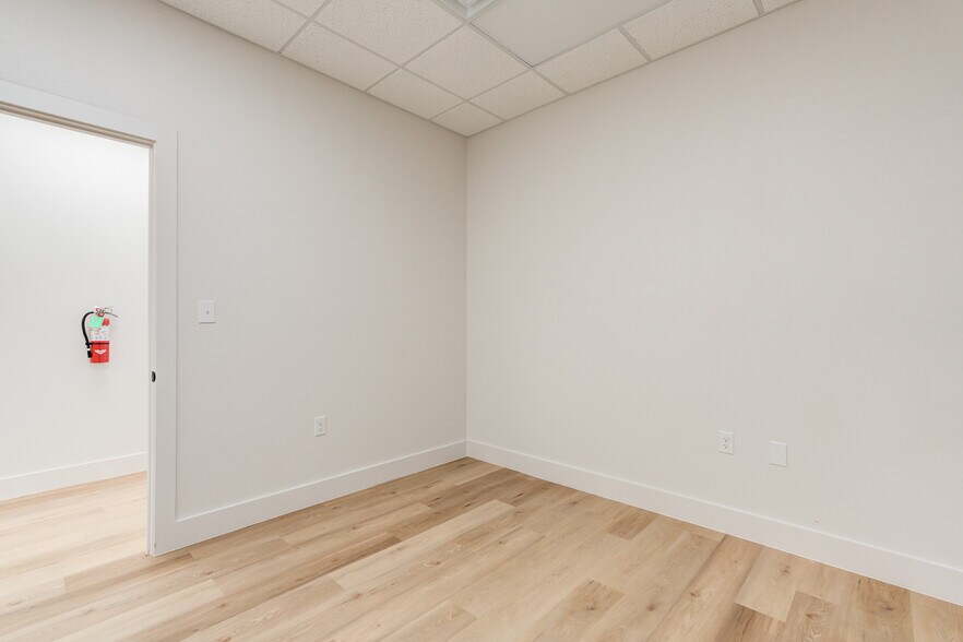 More Photos Of 3229 118th St, Lubbock Distribution For Sale