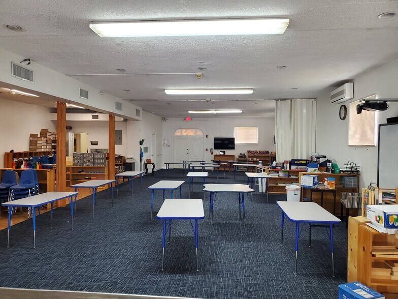 More Photos Of 520 NW 5th St, Hallandale Beach Schools For Sale