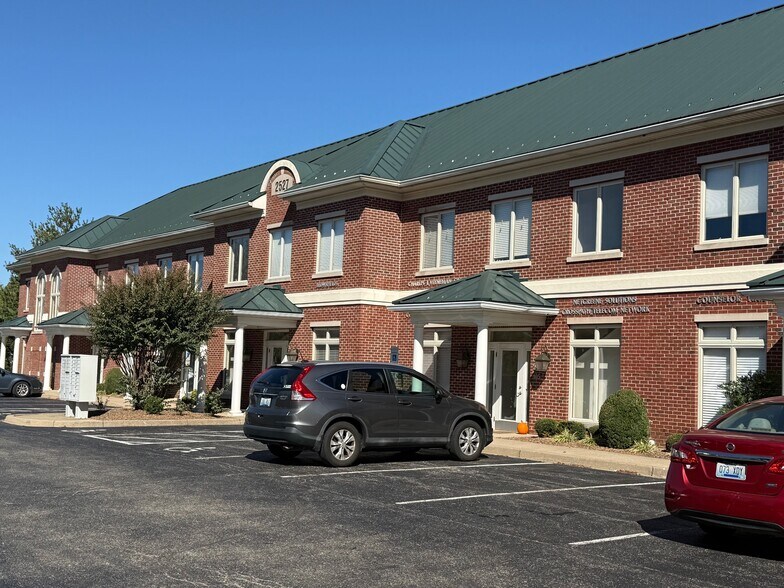 More Photos Of 2527 Nelson Miller Pky, Louisville Office For Lease