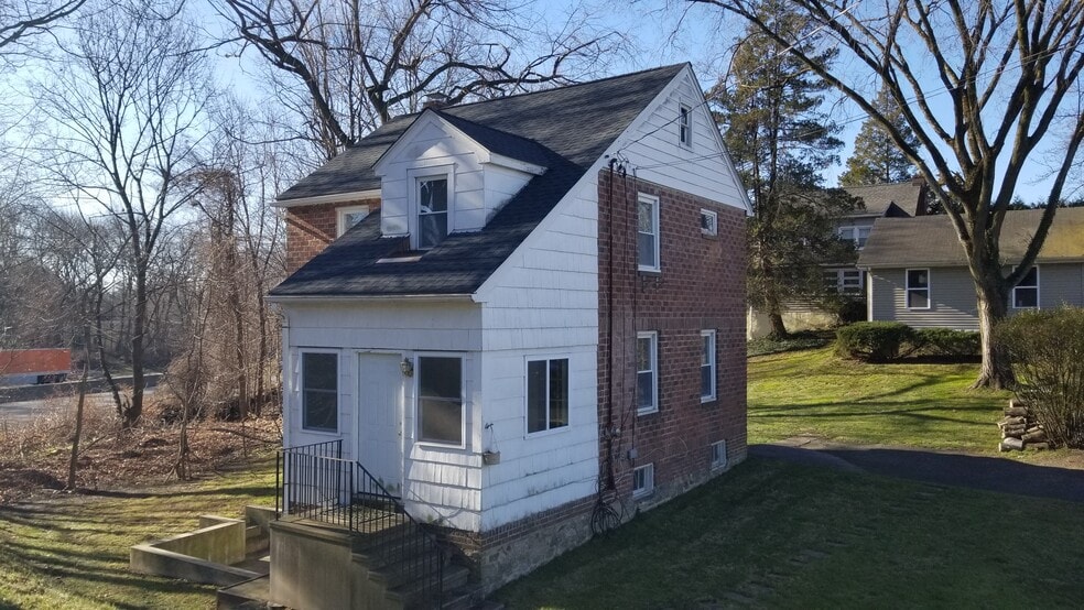 More Photos Of 1130 E Putnam Ave, Riverside Auto Repair For Sale