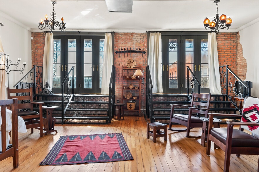 More Photos Of 118 W. Grand St, Whitewright Storefront Retail Residential For Sale