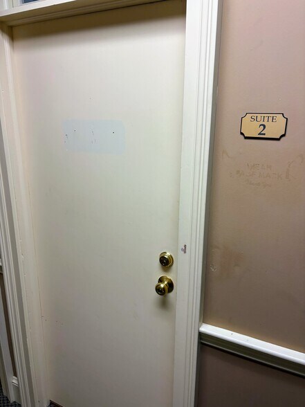 More Photos Of 12 Main St, Essex Office For Lease