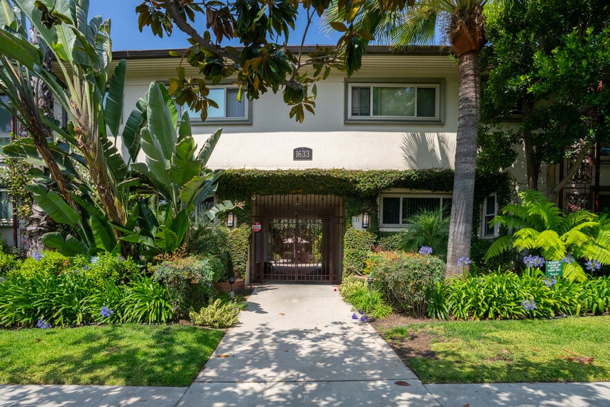 More Photos Of 1633 N Laurel Ave, Los Angeles Apartments For Sale