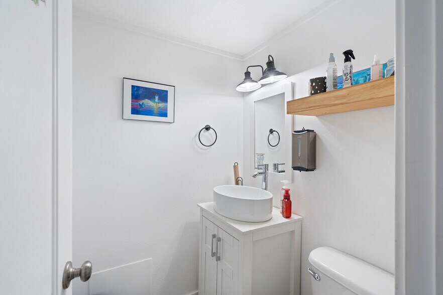 More Photos Of 599 Sherwood Ave, Satellite Beach General Retail For Lease