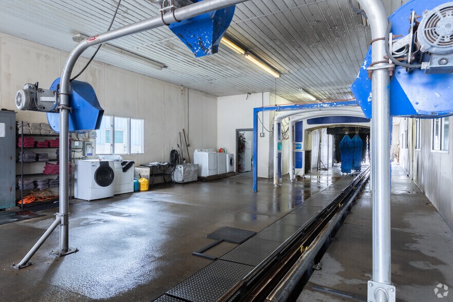 More Photos Of 2101 E Home Rd, Springfield Freestanding For Sale