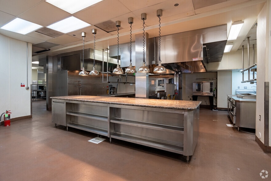 More Photos Of 6525 W Sunset Blvd, Los Angeles Loft Creative Space For Lease