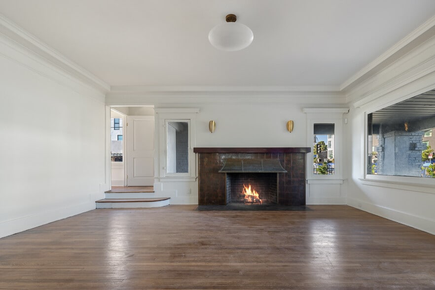 More Photos Of 4572 W Washington Blvd, Los Angeles Office For Sale