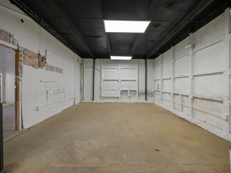 More Photos Of 2215 Randolph St, Huntington Park Manufacturing For Sale