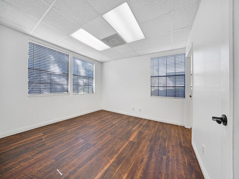 More Photos Of 2900 Bristol St, Costa Mesa Office For Sale
