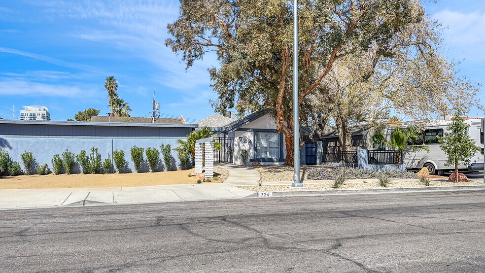 More Photos Of 724 S 9th St, Las Vegas Unknown For Lease