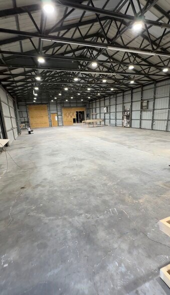 More Photos Of 291 American Spirit Rd, Winter Haven Warehouse For Lease