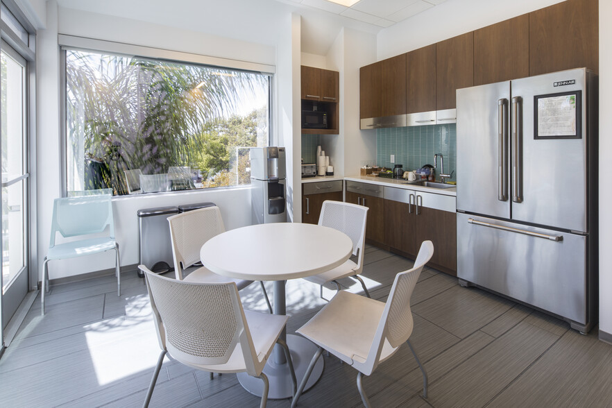 More Photos Of 610 N Hollywood Way, Burbank Office For Lease