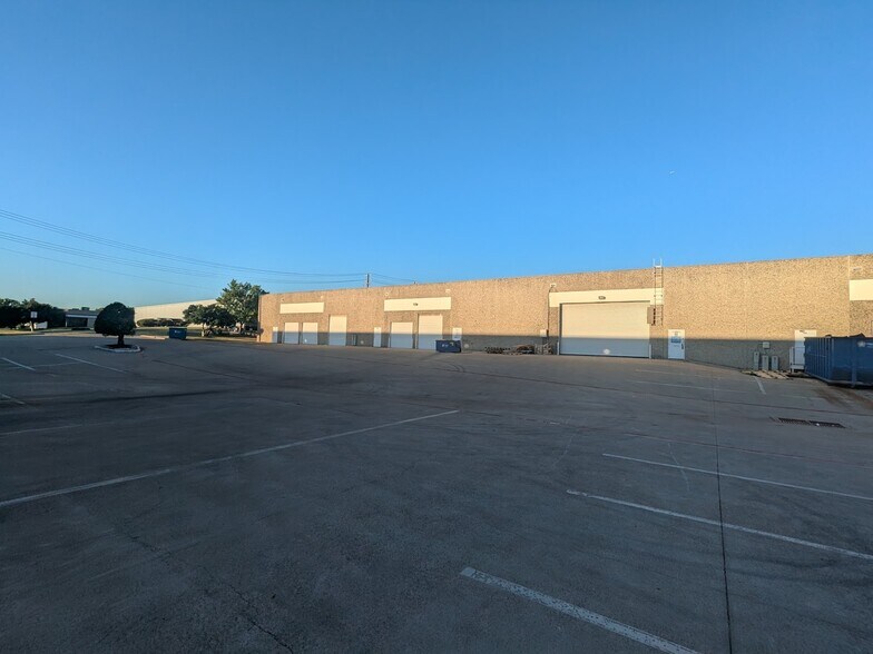More Photos Of 2550 114th St, Grand Prairie Flex For Lease
