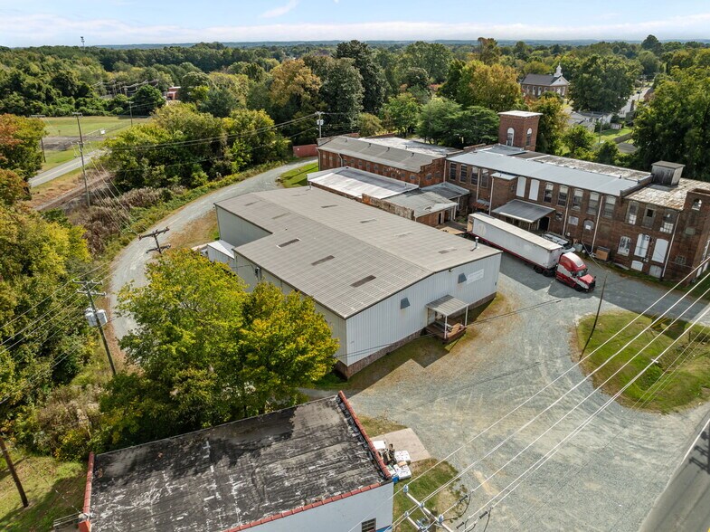 More Photos Of 913 Washington St, Graham Manufacturing For Sale