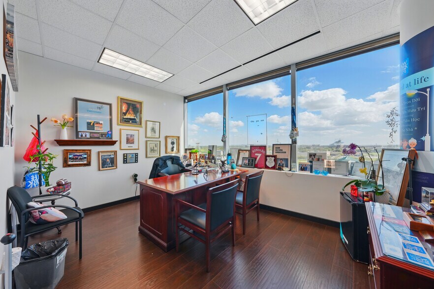 More Photos Of 9999 Bellaire Blvd, Houston Medical For Lease