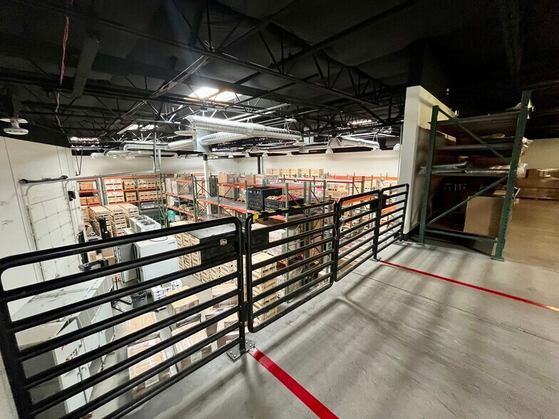 More Photos Of 16641 N 91st St, Scottsdale Showroom For Lease