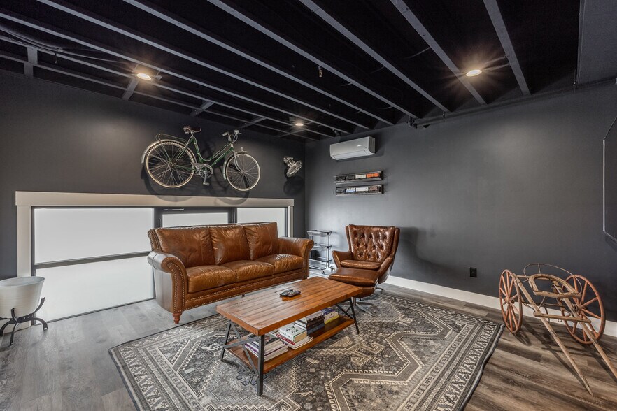 More Photos Of 4554 Forestdale Dr, Park City Light Manufacturing For Sale