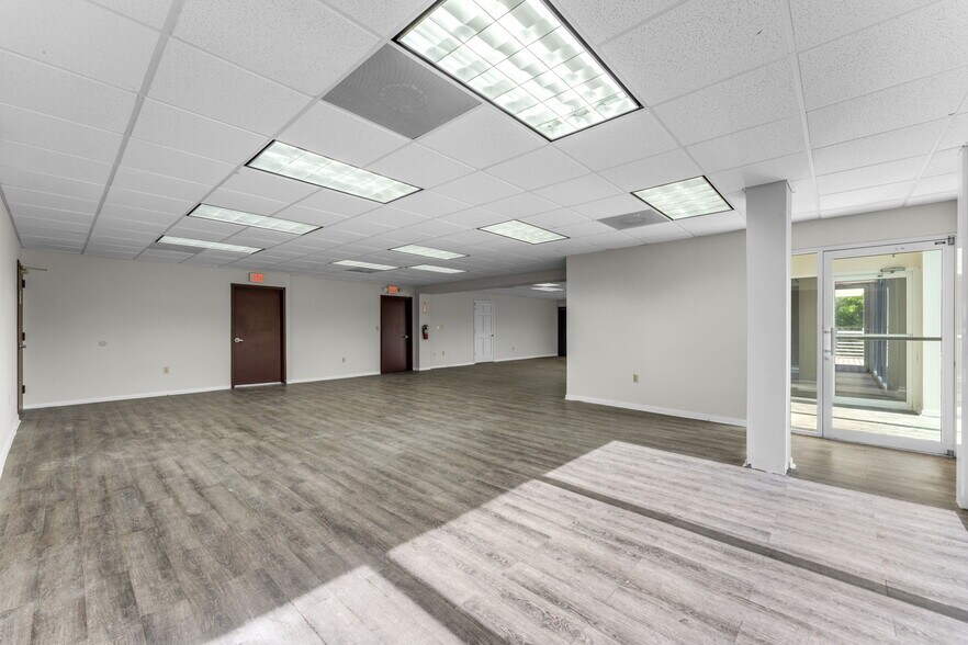 More Photos Of 2100 Nw 102nd Pl, Doral Warehouse For Lease