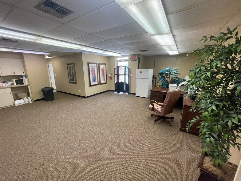 More Photos Of 148 S Houston St, Wharton Office For Sale