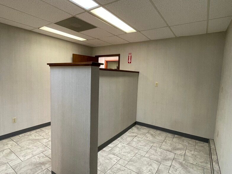 More Photos Of 19605 E 40 Hwy, Independence Warehouse For Sale