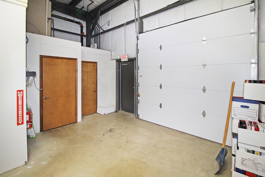 More Photos Of 2600 Keslinger Rd, Geneva Showroom For Lease