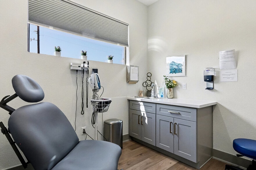 More Photos Of 205 Bella Katy Dr, Katy Medical For Sale