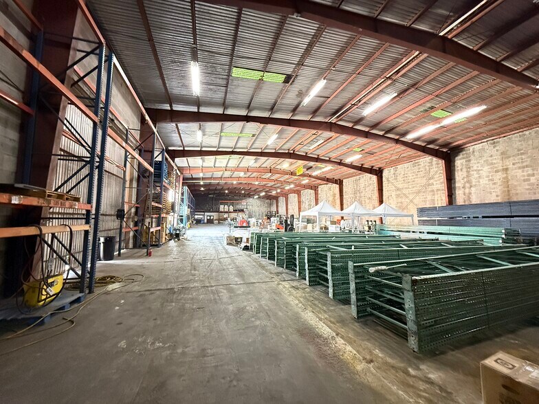 More Photos Of 2840 Mokumoa St, Honolulu Warehouse For Sale