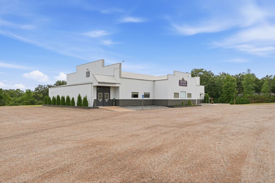 More Photos Of 691 S Main St W, Richmond Restaurant For Sale