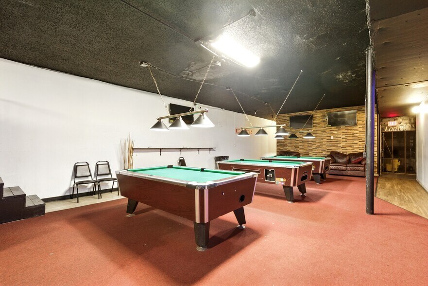 More Photos Of 8604 Jensen Dr, Houston Bar For Sale