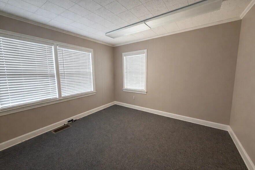 More Photos Of 373 N Cumberland St, Jackson Contractor Storage Yard For Sale