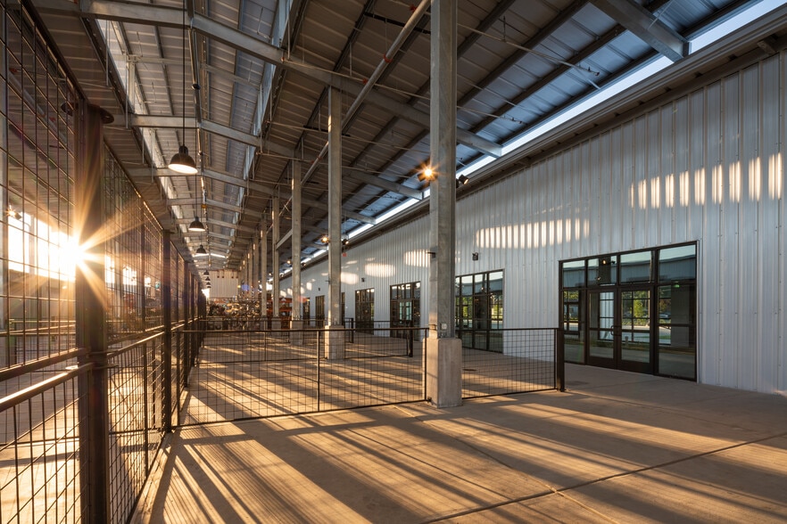 More Photos Of 2520 Airline Dr, Houston Storefront For Sale