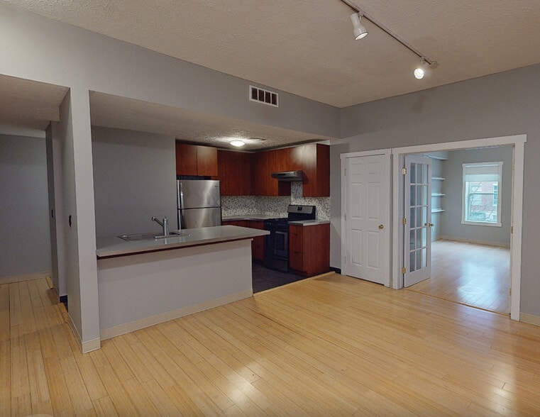 More Photos Of 842-852 N High St, Columbus Storefront Retail Residential For Sale