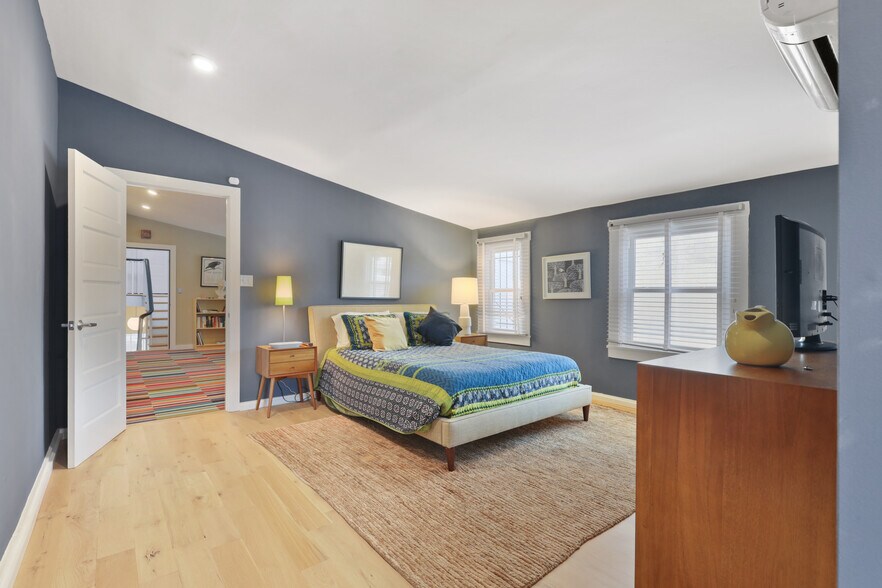 More Photos Of 1019 Cathedral St, Baltimore Office Residential For Sale