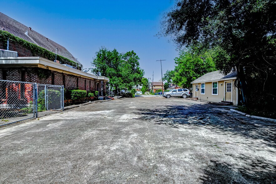 More Photos Of 2601 Prospect St, Houston Medical For Sale