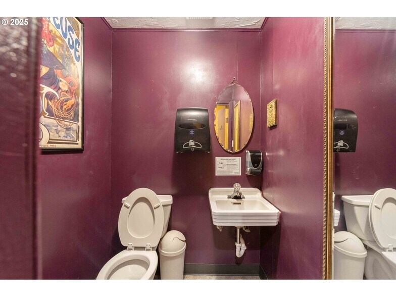 More Photos Of 2043 Sherman Ave, North Bend Bar For Sale