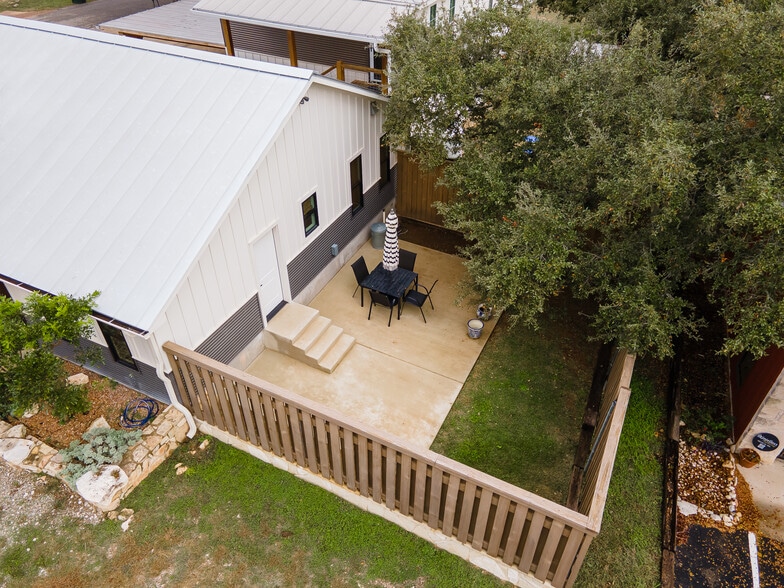 More Photos Of 15600 Ranch Road 12, Wimberley Showroom For Sale