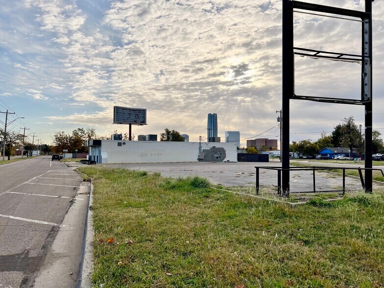 More Photos Of 1318 Linwood Blvd, Oklahoma City Industrial For Lease