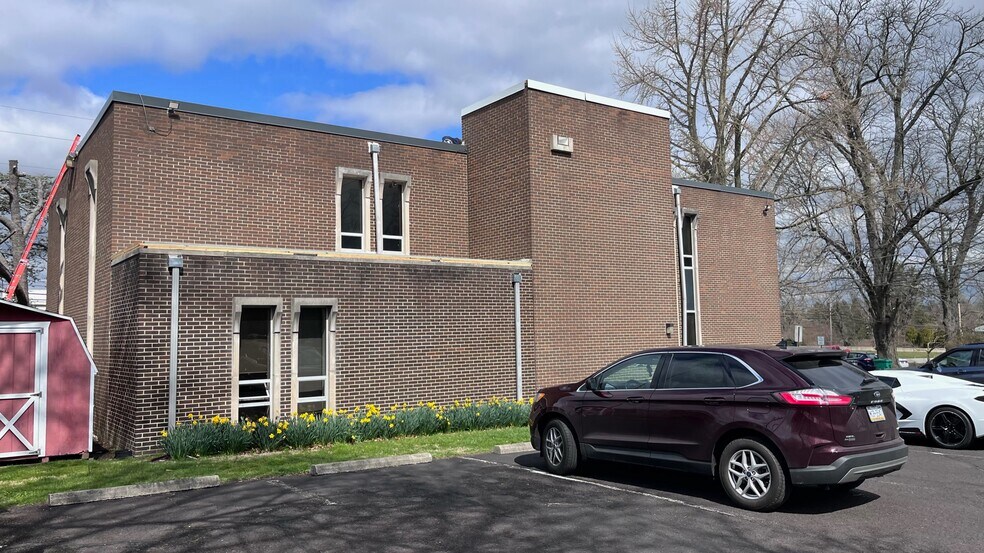 More Photos Of 2006 Swede Rd, Norristown Office For Lease