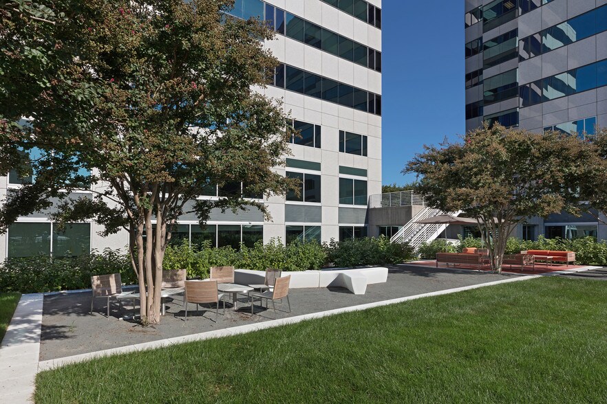 More Photos Of 1919 Gallows Rd, Vienna Office For Lease