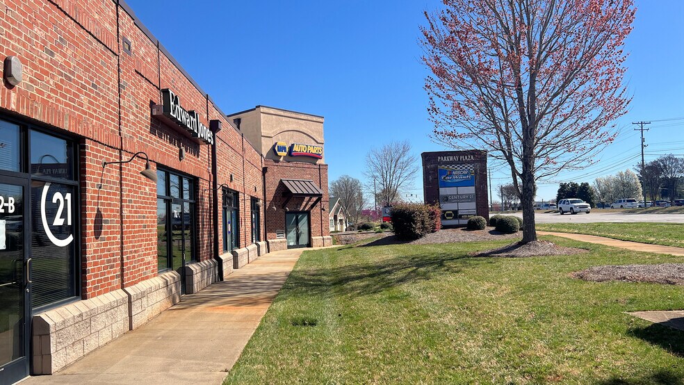 More Photos Of 702 Brawley School Rd, Mooresville Storefront Retail Office For Lease
