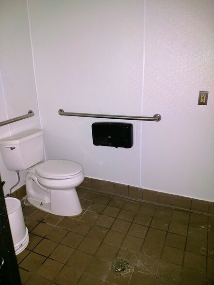 More Photos Of 2055 S Linden Rd, Flint Restaurant For Sale