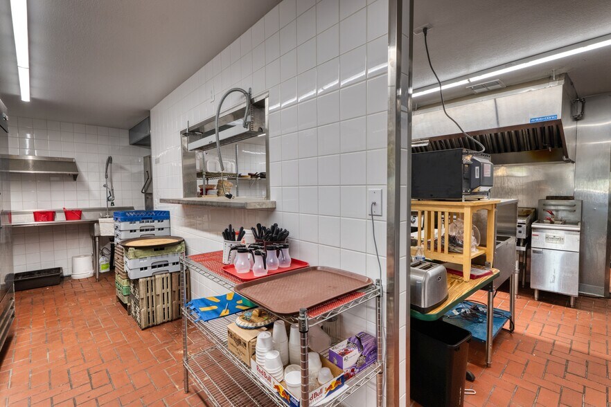 More Photos Of 225 S Toppenish Ave, Toppenish Restaurant For Sale