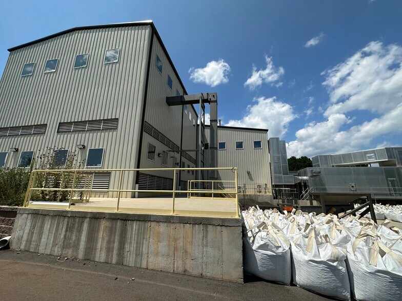 More Photos Of 119 Metrolina Dr, Shelby Manufacturing For Sale